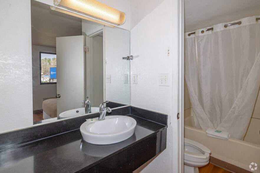 More Photos Of 2738 N Monroe St, Tallahassee Hotel For Sale