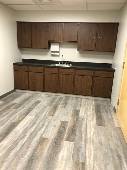 More Photos Of 4520 Oberlin Ave, Lorain Medical For Sale