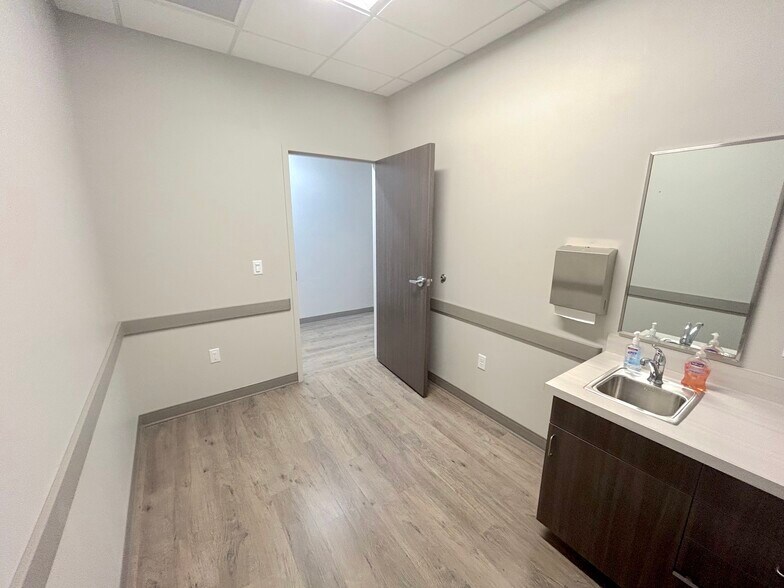 More Photos Of 497 W 14600 S, Bluffdale Medical For Sale