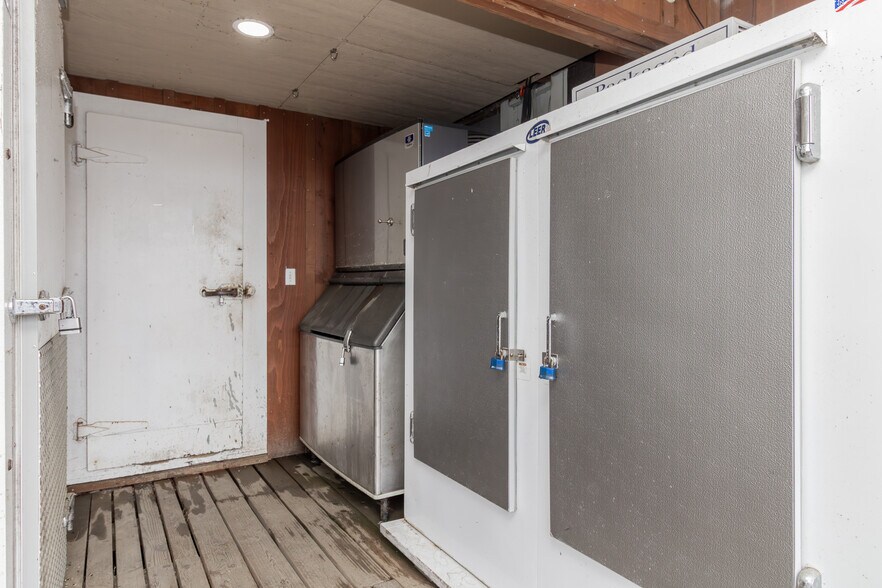 More Photos Of 444 Front St, Sekiu Hotel For Sale