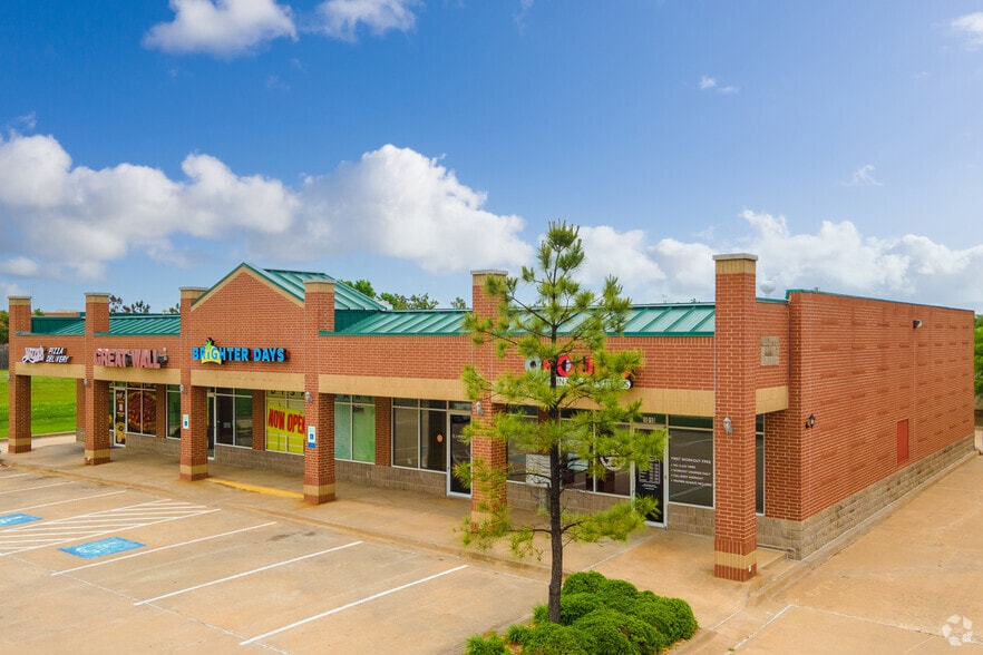More Photos Of 1010-1022 N Santa Fe St, Edmond Unknown For Lease