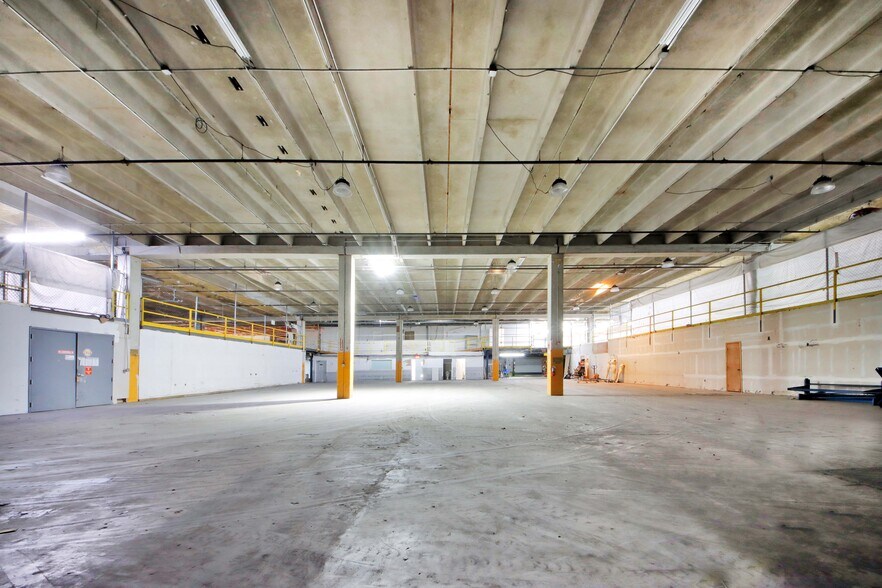 More Photos Of 1650 NW 23rd Ave, Fort Lauderdale Warehouse For Lease