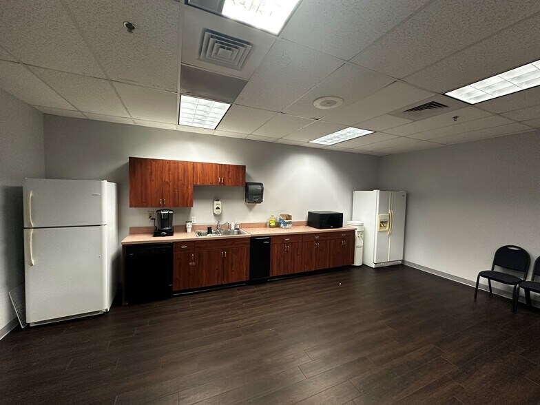 More Photos Of 14175 Icot Blvd, Clearwater Light Manufacturing For Lease