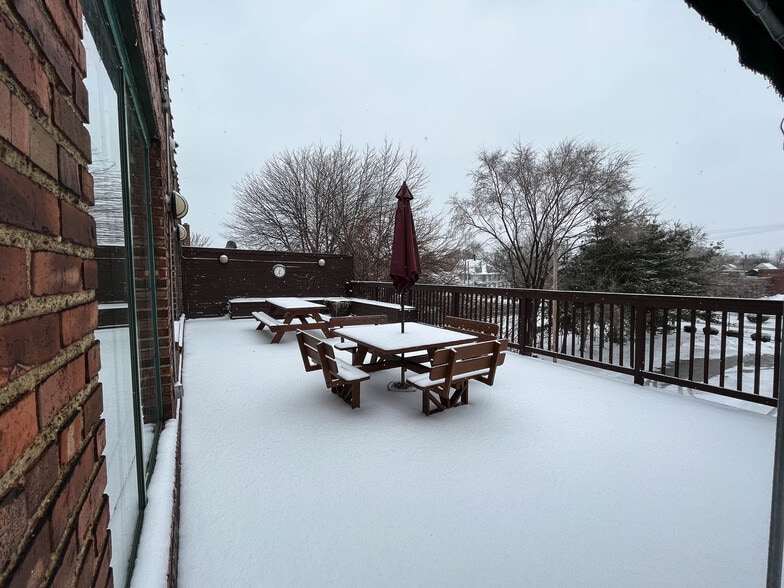 More Photos Of 1457 E 40th St, Cleveland Showroom For Lease