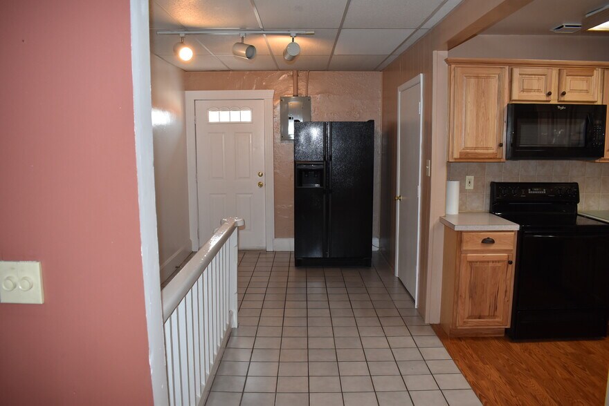 More Photos Of 428 Main St, Windsor Storefront Retail Residential For Sale