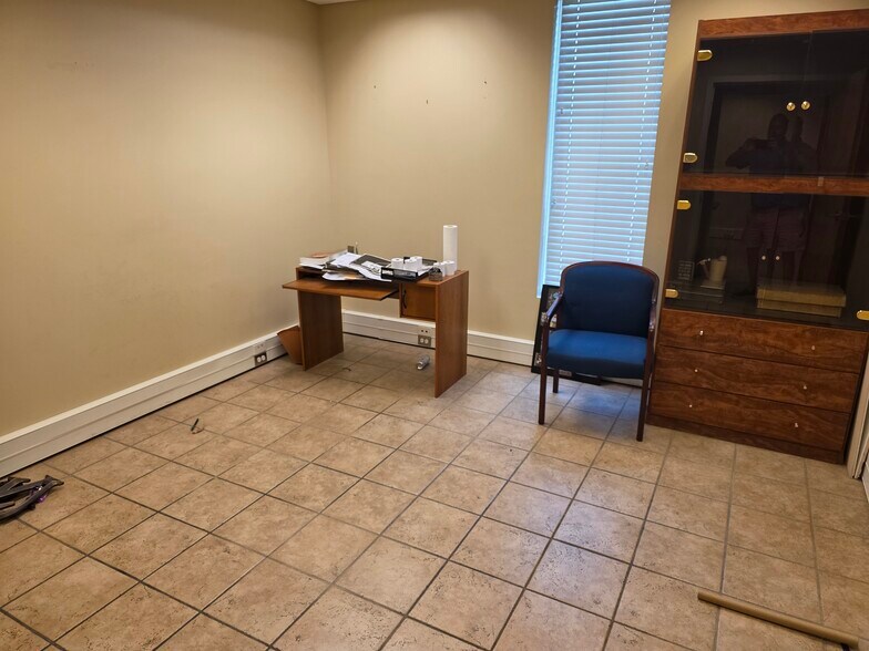 More Photos Of 1604 Prospect St, High Point Manufacturing For Lease