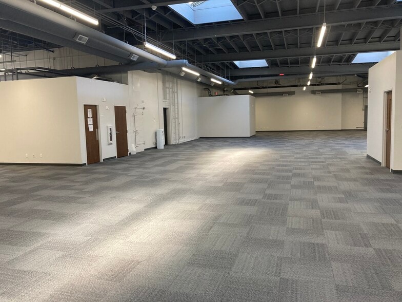 More Photos Of 533 E Walnut St, Green Bay Freestanding For Lease