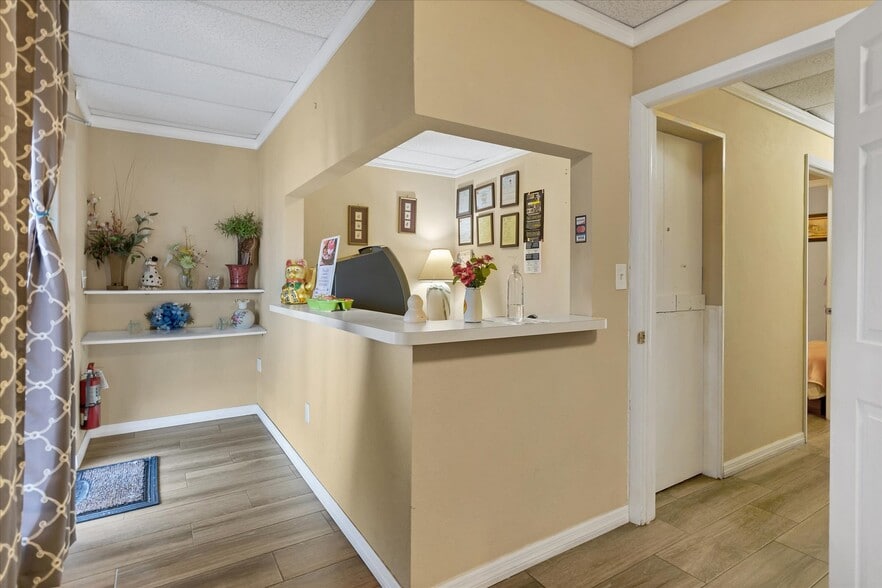 More Photos Of 3937-3957 Broadway Ave, Fort Myers Storefront Retail Residential For Sale