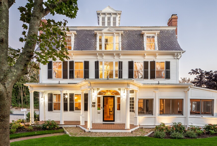Primary Photo Of 277 Route 6A, Yarmouth Port Hotel For Sale