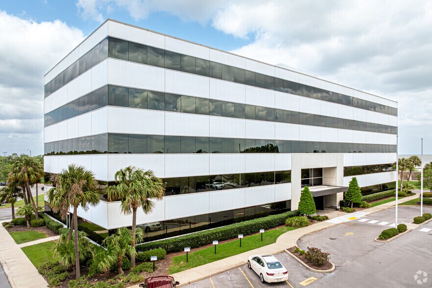 More Photos Of 2021 Lakeshore Dr, New Orleans Unknown For Lease