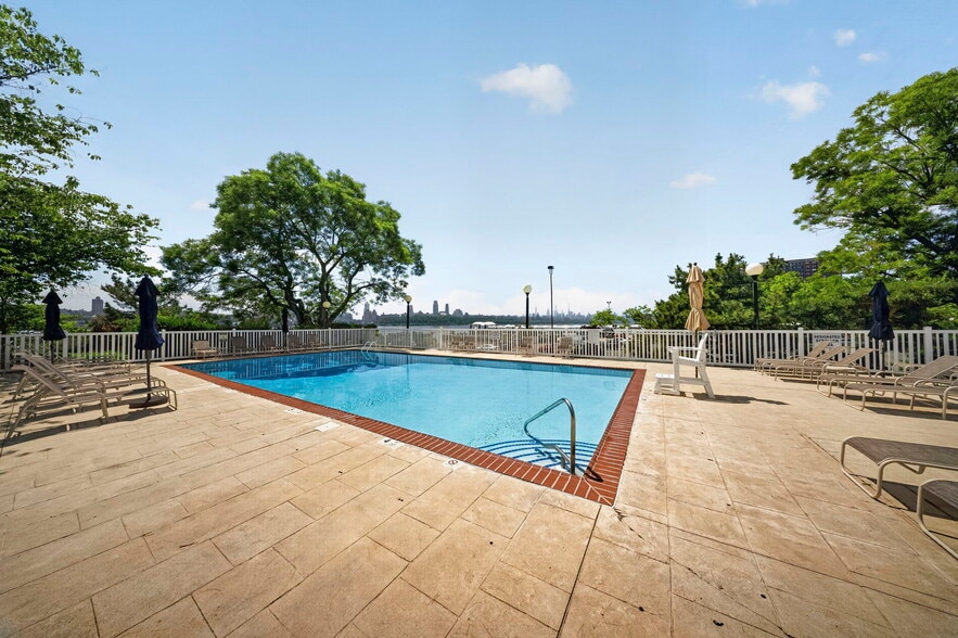 More Photos Of 1033-1077 River Rd, Edgewater Apartments For Sale