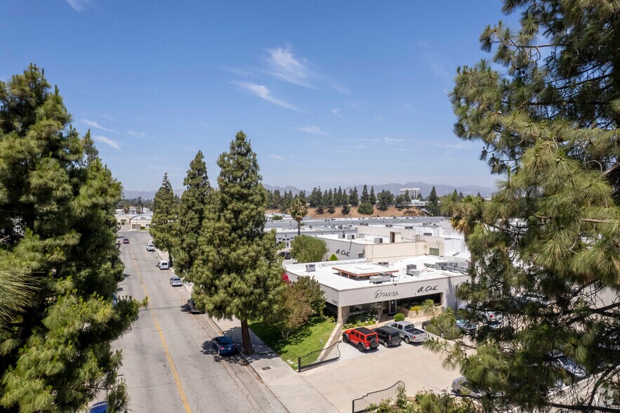 More Photos Of 19401 Business Center Dr, Northridge Warehouse For Lease