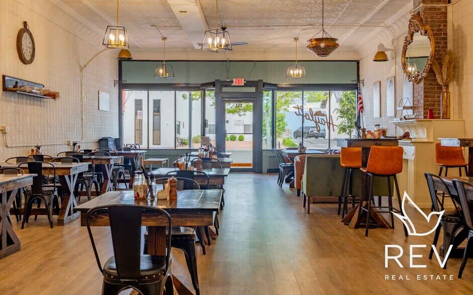 More Photos Of 117 S Bent St, Powell General Retail For Sale