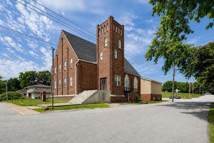 More Photos Of 302 S 2nd St, Polk City Lodge Meeting Hall For Sale