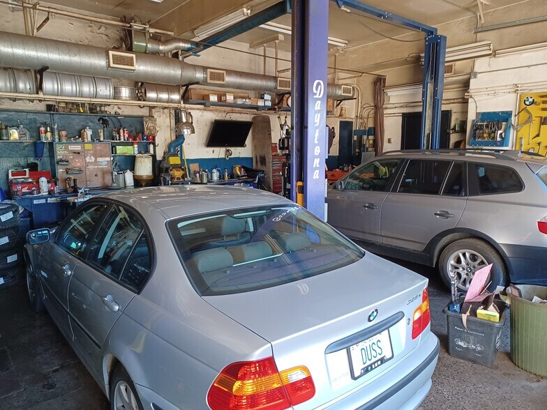 More Photos Of 1380 Wellington St W, Ottawa Auto Repair For Sale