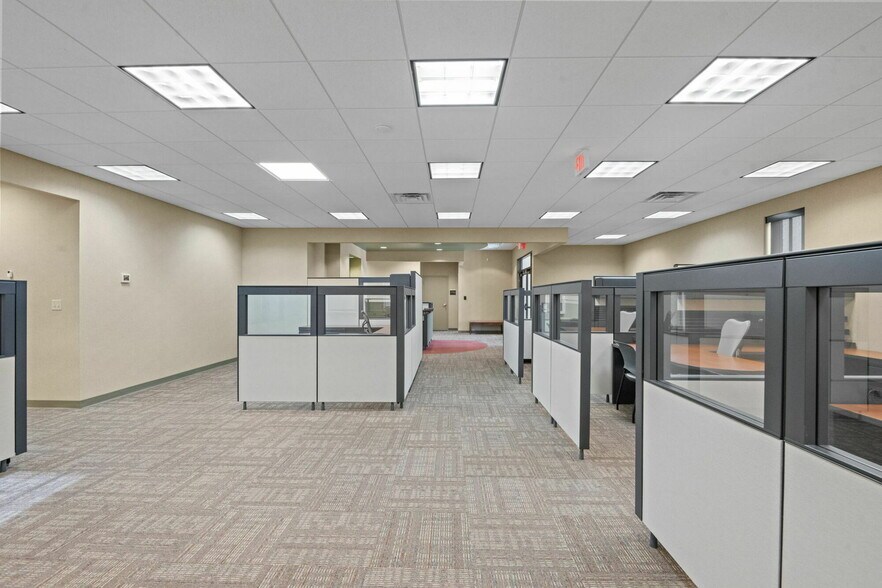 More Photos Of 326 Partnership Pky, Maryville Loft Creative Space For Sale