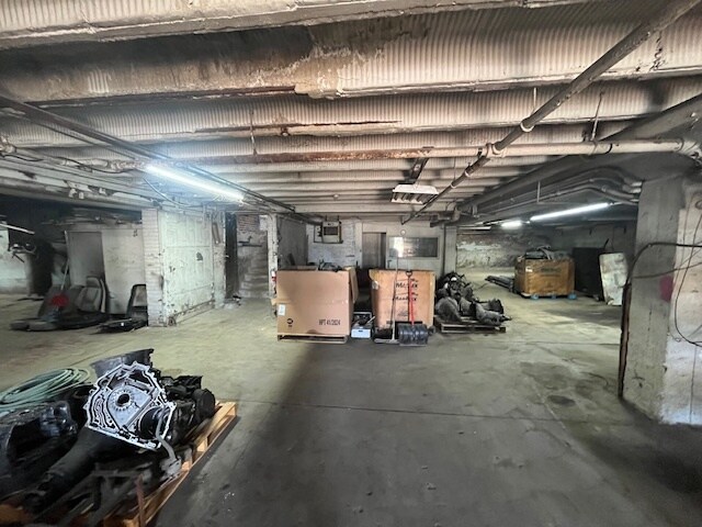 More Photos Of 10401 E US Highway 24, Independence Flex For Sale