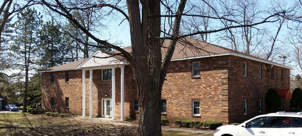 More Photos Of 8 Red Fox Dr, Colonie Medical For Lease