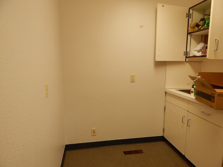 More Photos Of 272 Medical Loop, Roseburg Office For Sale
