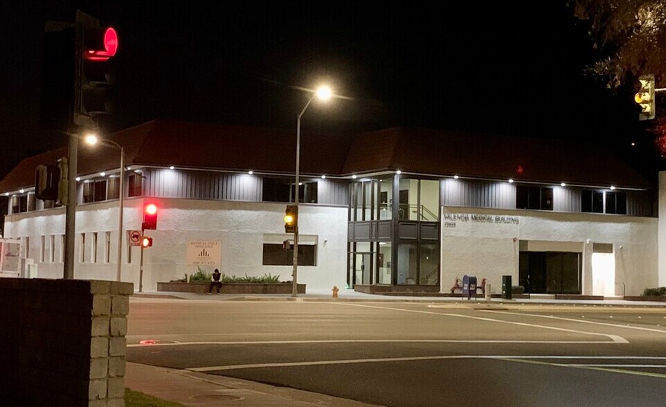 More Photos Of 23928 Lyons Ave, Santa Clarita Medical For Lease