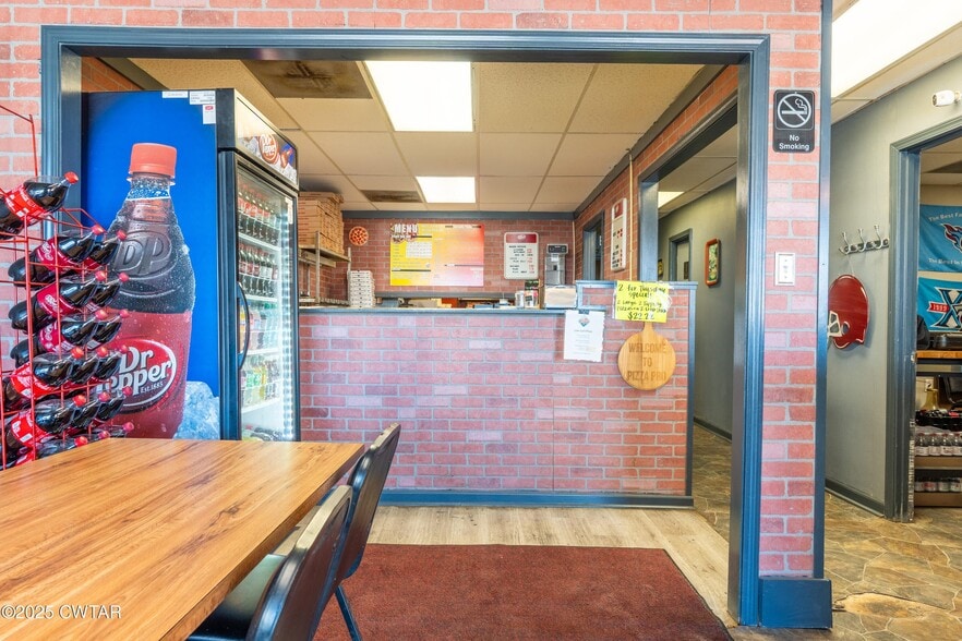 More Photos Of 18 S Court St, Alamo Storefront Retail Residential For Sale