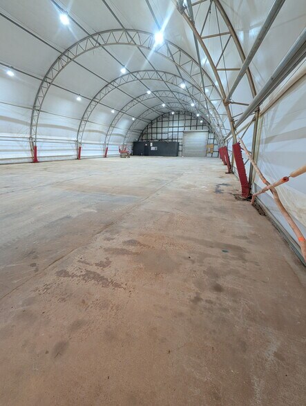 More Photos Of 3725 NE 104th St, Oklahoma City Light Distribution For Lease