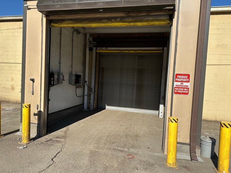 More Photos Of 2425 Burnside St, Knoxville Distribution For Sale