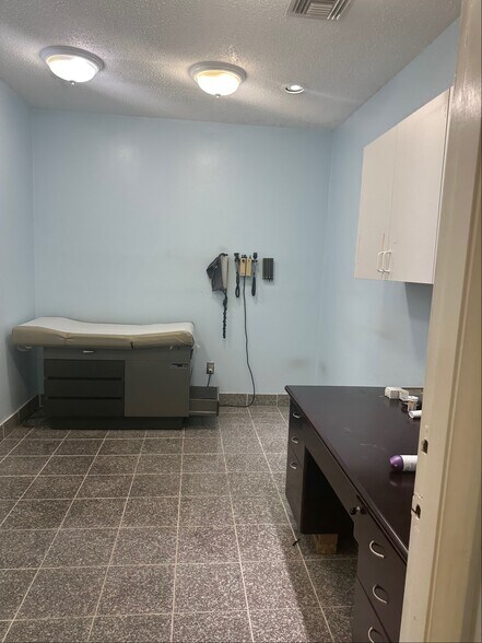 More Photos Of 8191 Southwest Fwy, Houston Medical For Sale