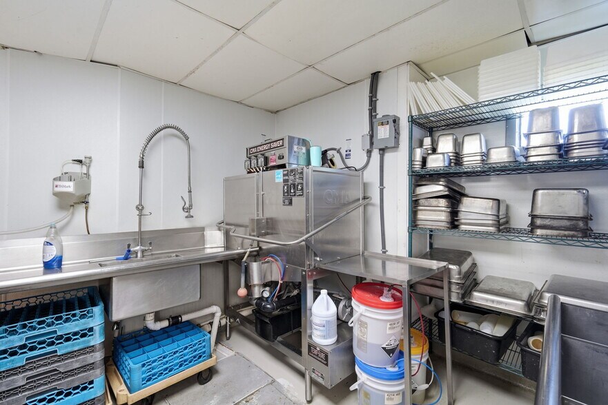 More Photos Of 20658 Wilkins Ave, Rock Hall Restaurant For Sale