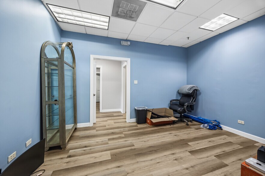 More Photos Of 17720-17724 Oak Park Ave, Tinley Park Office For Sale