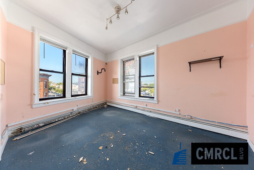 More Photos Of 131 Beverley, Brooklyn Flex For Lease
