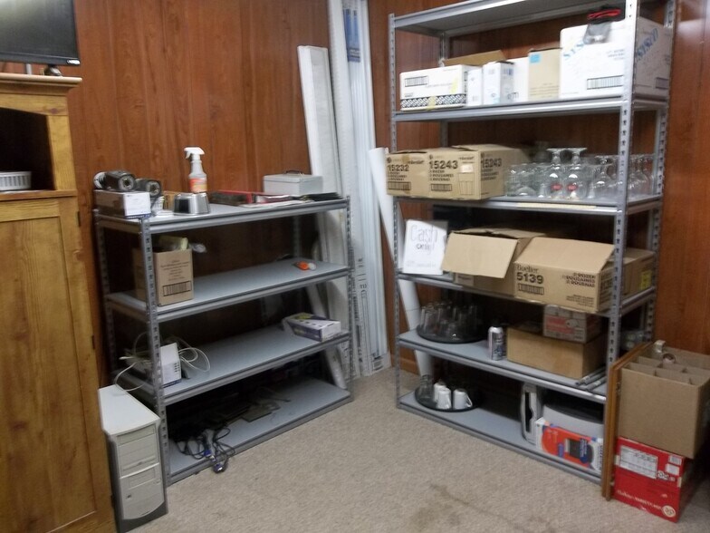 More Photos Of 3801 S Santa Fe Ave, Chanute Bar For Sale