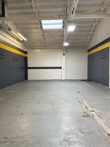 More Photos Of 411-417 Lathrop St, Redwood City Service For Sale