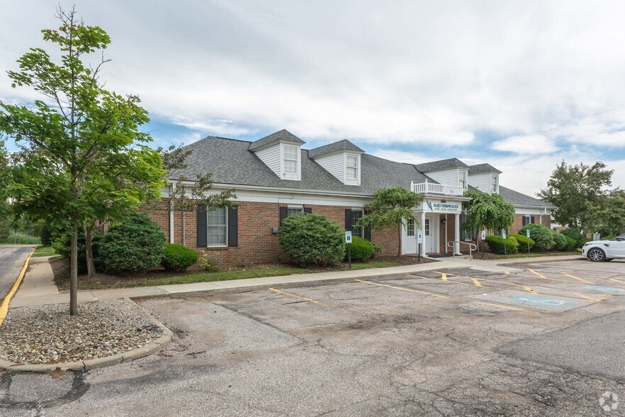 More Photos Of 3610 W Market St, Fairlawn Unknown For Lease