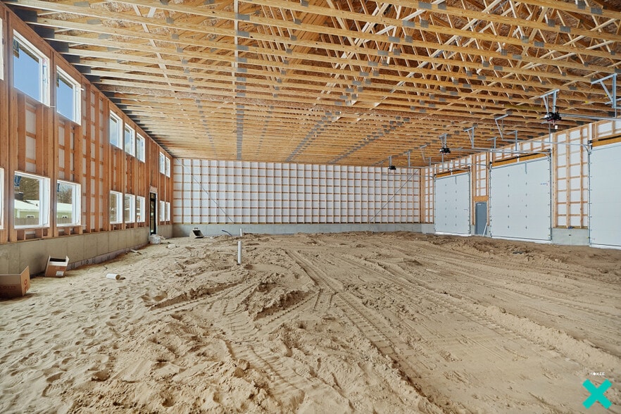 More Photos Of 923 Barnum SW st, Wyoming Flex For Lease