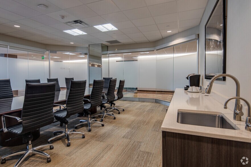 More Photos Of 800 N Magnolia Ave, Orlando Office For Lease