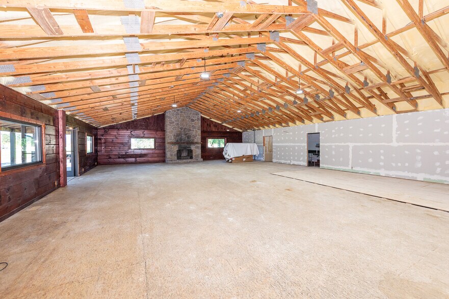 More Photos Of 8123 E Lamar Alexander Pky, Townsend Restaurant For Sale