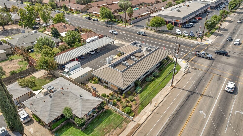 More Photos Of 445 W Dakota Ave, Fresno Office Residential For Sale