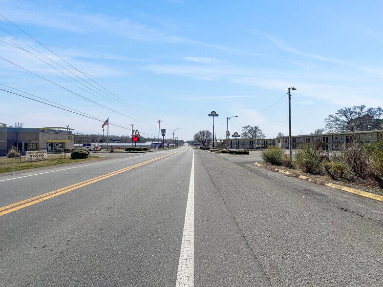 More Photos Of 15371 Highway 13 S, Hurricane Mills Restaurant For Lease