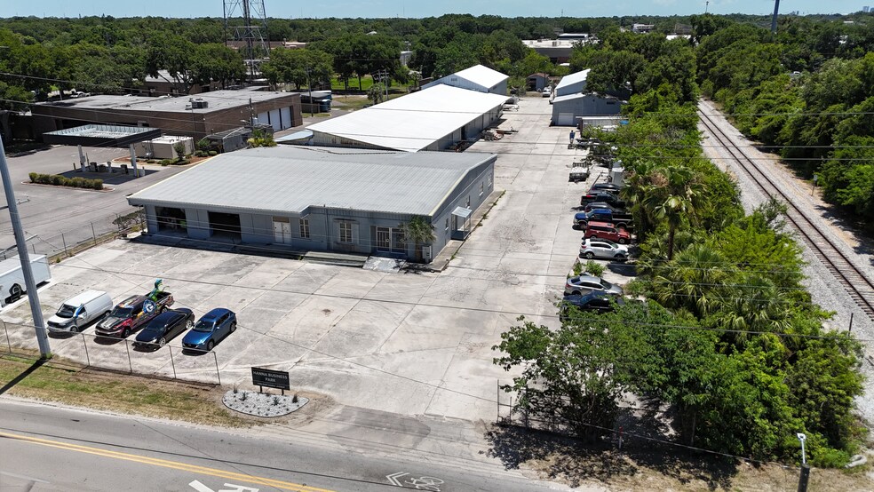 Primary Photo Of 2705 E Hanna Ave, Tampa Warehouse For Lease