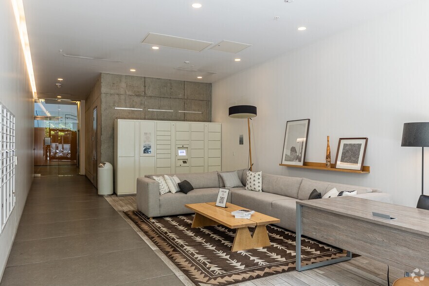 More Photos Of 329 NE Couch St, Portland Coworking Space