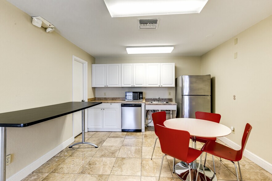 More Photos Of 611 NE 13th St, Fort Lauderdale Loft Creative Space For Lease