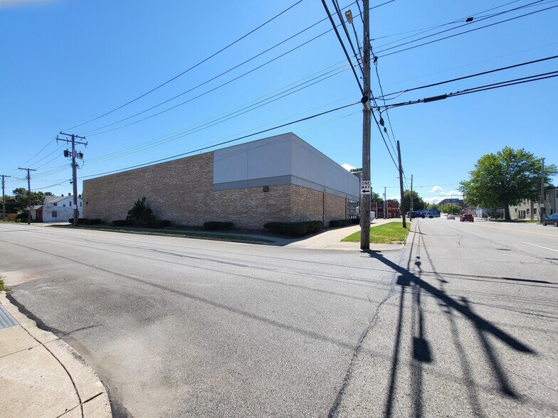 More Photos Of 1709 Liberty St, Erie Drugstore For Lease