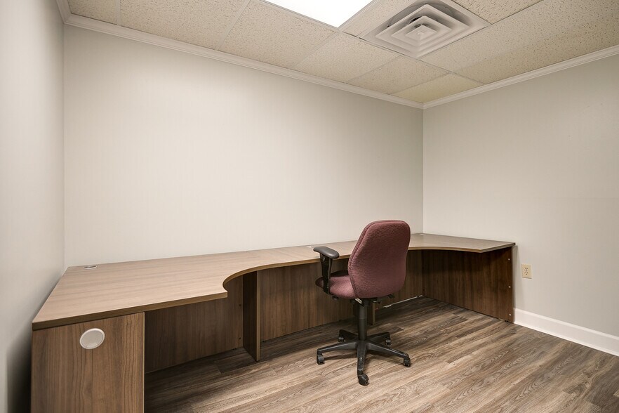 More Photos Of 809 S Main St, Columbia Office For Sale