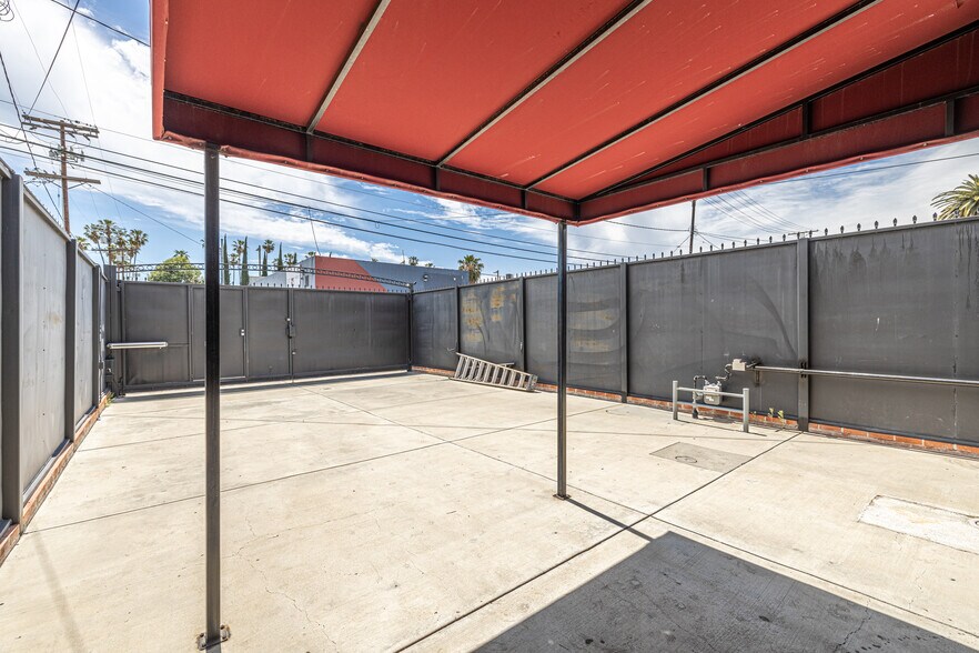 More Photos Of 21516 Sherman Way, Canoga Park Bar For Sale