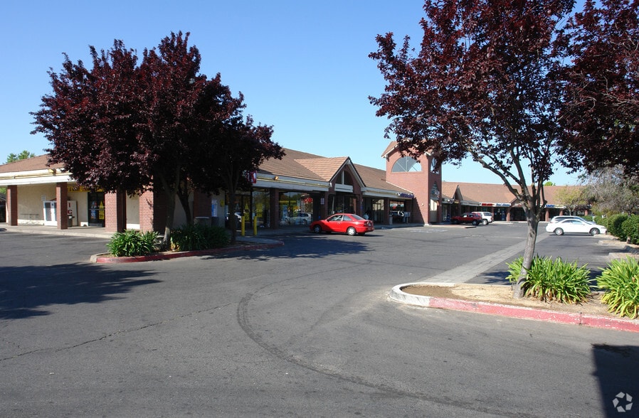 More Photos Of 8876 Vintage Park Dr, Sacramento Freestanding For Lease