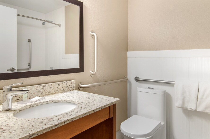 More Photos Of 2700 W 18th Ave, Emporia Hotel For Sale