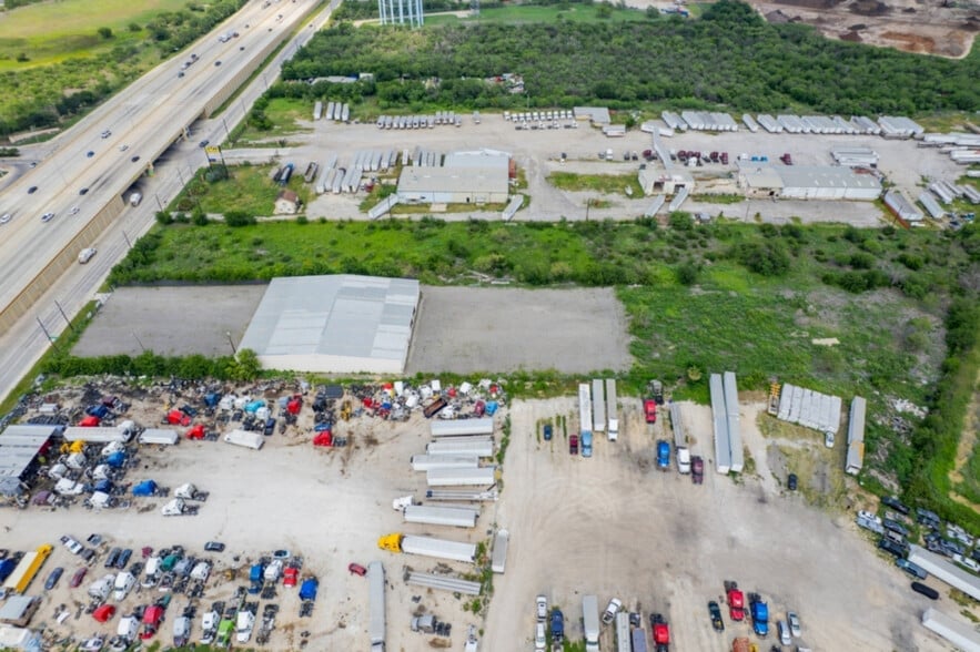 More Photos Of 7240 E IH-10, San Antonio Warehouse For Lease
