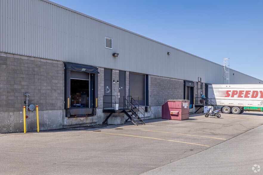 More Photos Of 351-381 Rue McCaffrey, Montréal Manufacturing For Lease