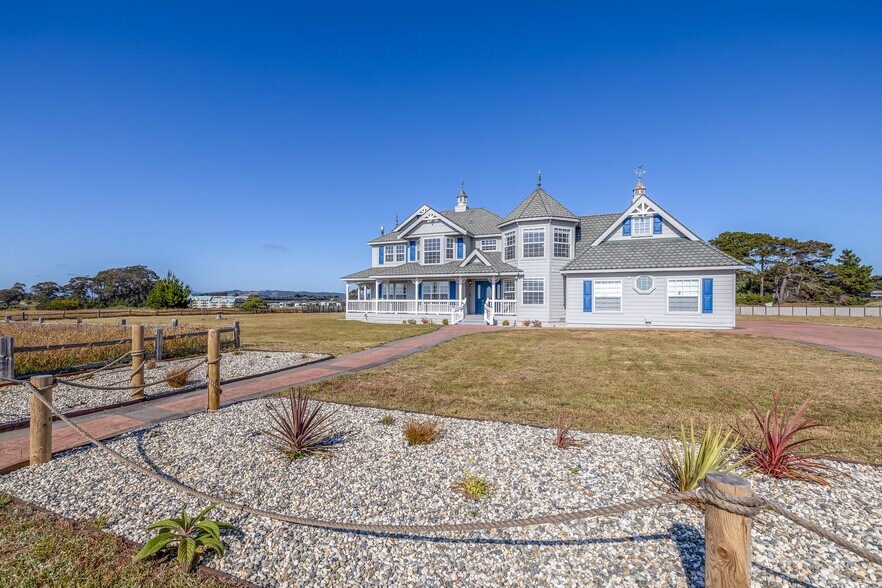 More Photos Of 19351 Del Mar Dr, Fort Bragg Specialty For Sale